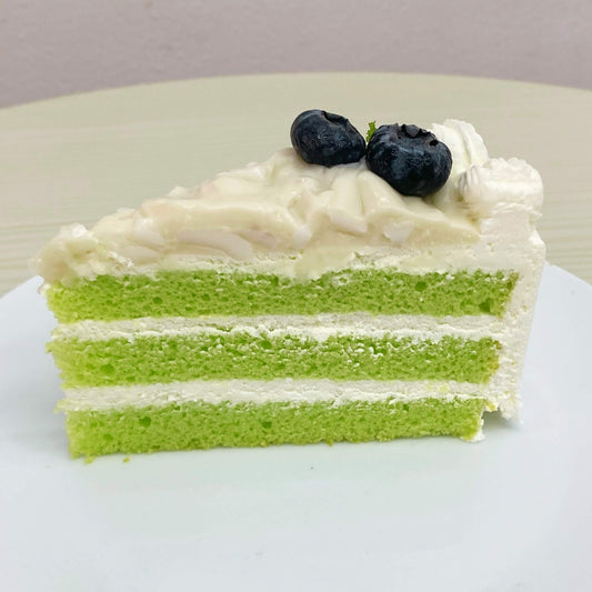 เค้กมะพร้าวอ่อนโฮมเมดเนื้อนุ่มเบา จากร้าน Yummy Yim เบเกอรี่ในพัทยา