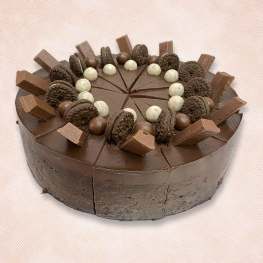 เค้กช็อกโกแลตหน้านิ่มโฮมเมดทั้งปอนด์ สำหรับสั่งวันเกิดในพัทยา จากร้าน Yummy Yim