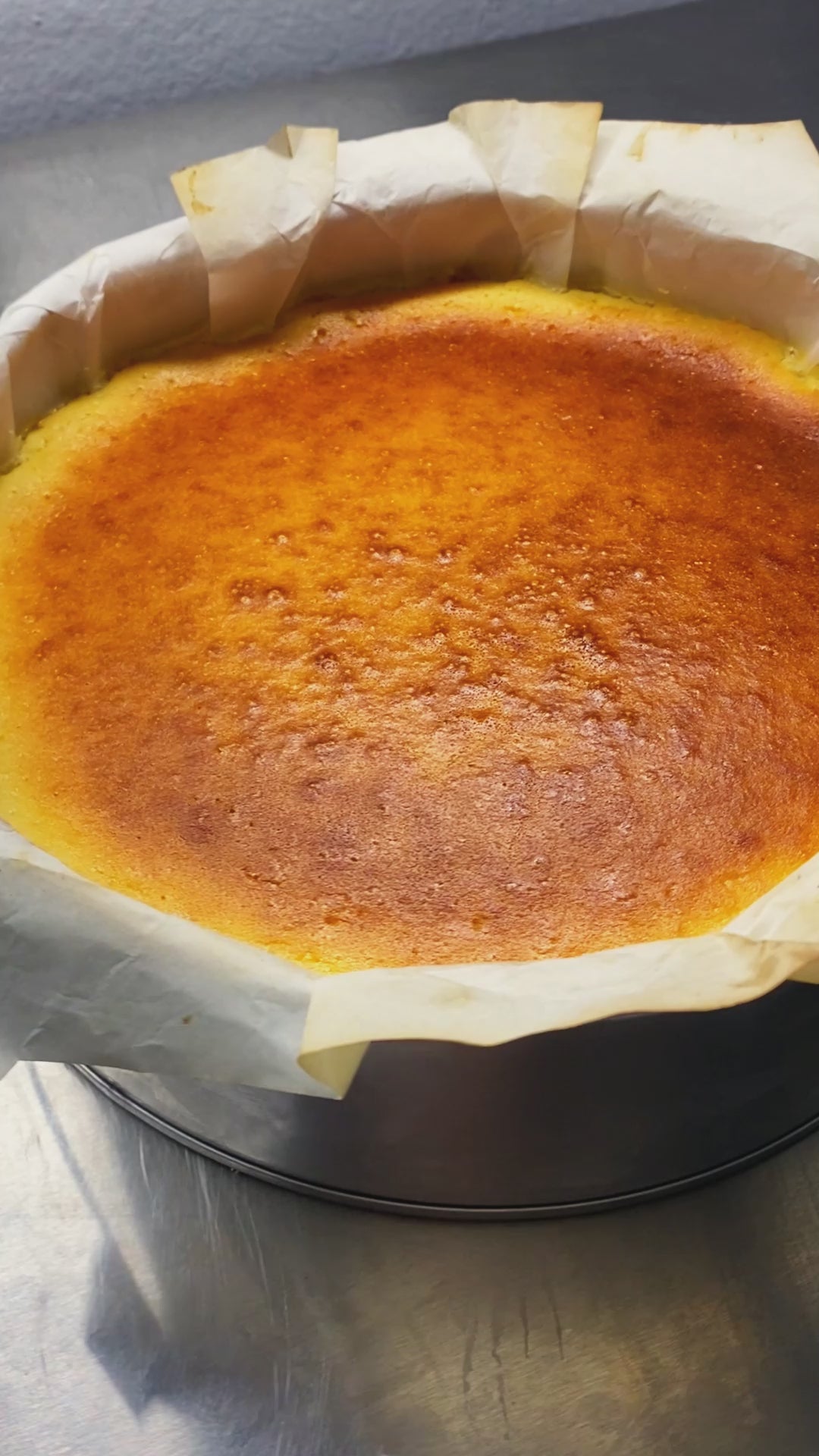 คีชเค้กแบบคลาสสิกจากนิวยอร์กของเบเกอรี่ Yummy Yim ที่พัทยา หนองปรือ ขนมอบสดใหม่ฝีมือทำเองในราคาขายส่ง สั่งซื้อออนไลน์