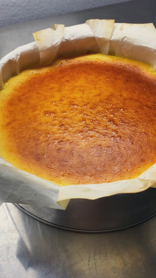 คีชเค้กแบบคลาสสิกจากนิวยอร์กของเบเกอรี่ Yummy Yim ที่พัทยา หนองปรือ ขนมอบสดใหม่ฝีมือทำเองในราคาขายส่ง สั่งซื้อออนไลน์